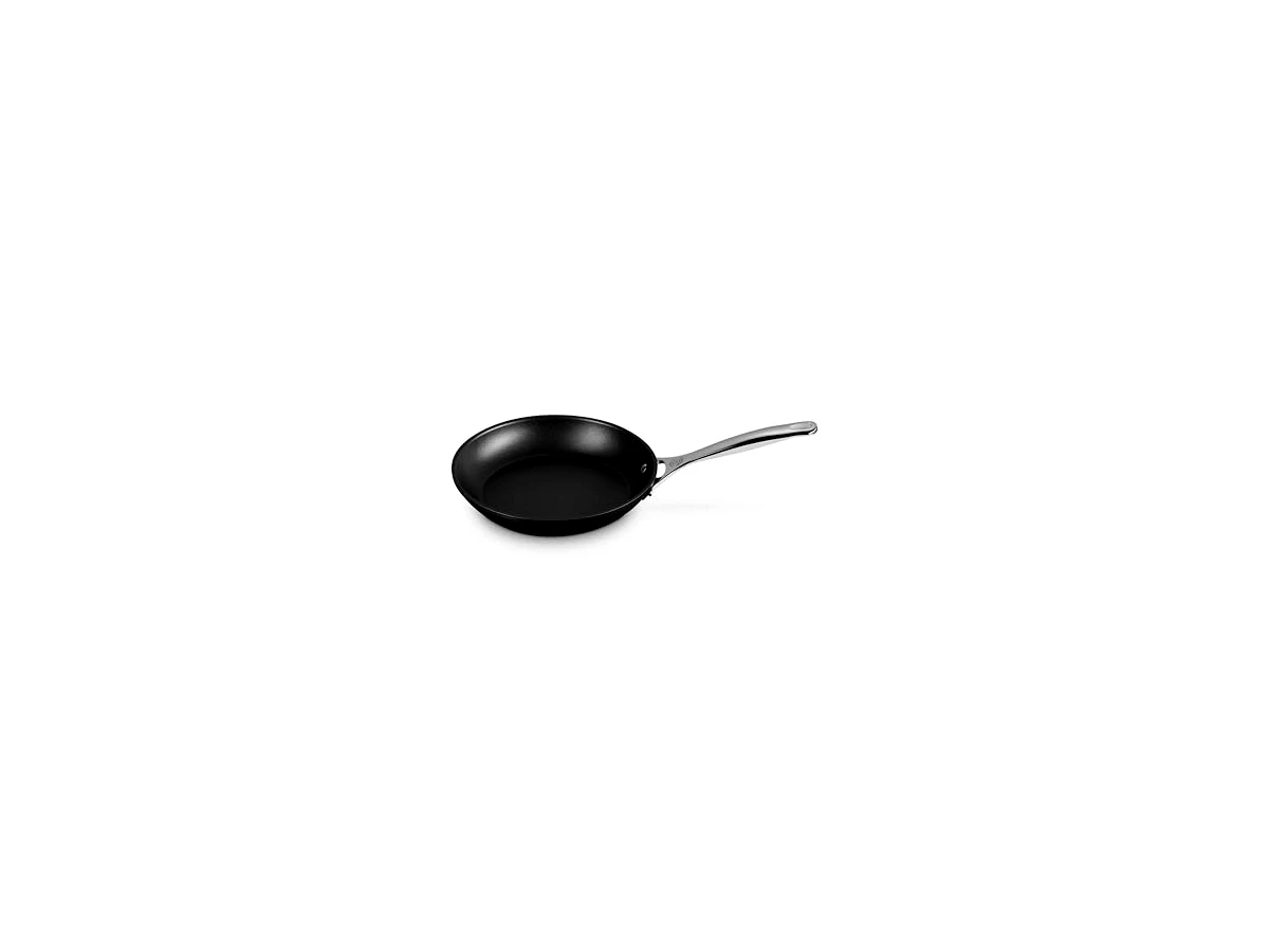 Revisão Frigideira Rasa Antiaderente TNS PRO Le Creuset Preto 24cm: desempenho profissional com transição direta ao forno